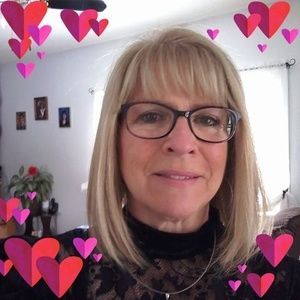 Meet your Posher, Claudia